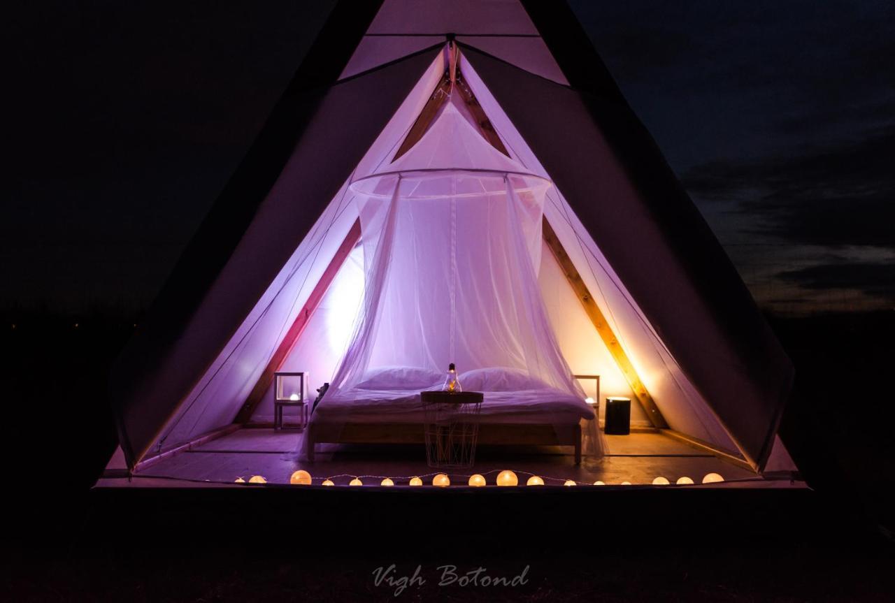 Lupa Tent Budakalasz Luaran gambar