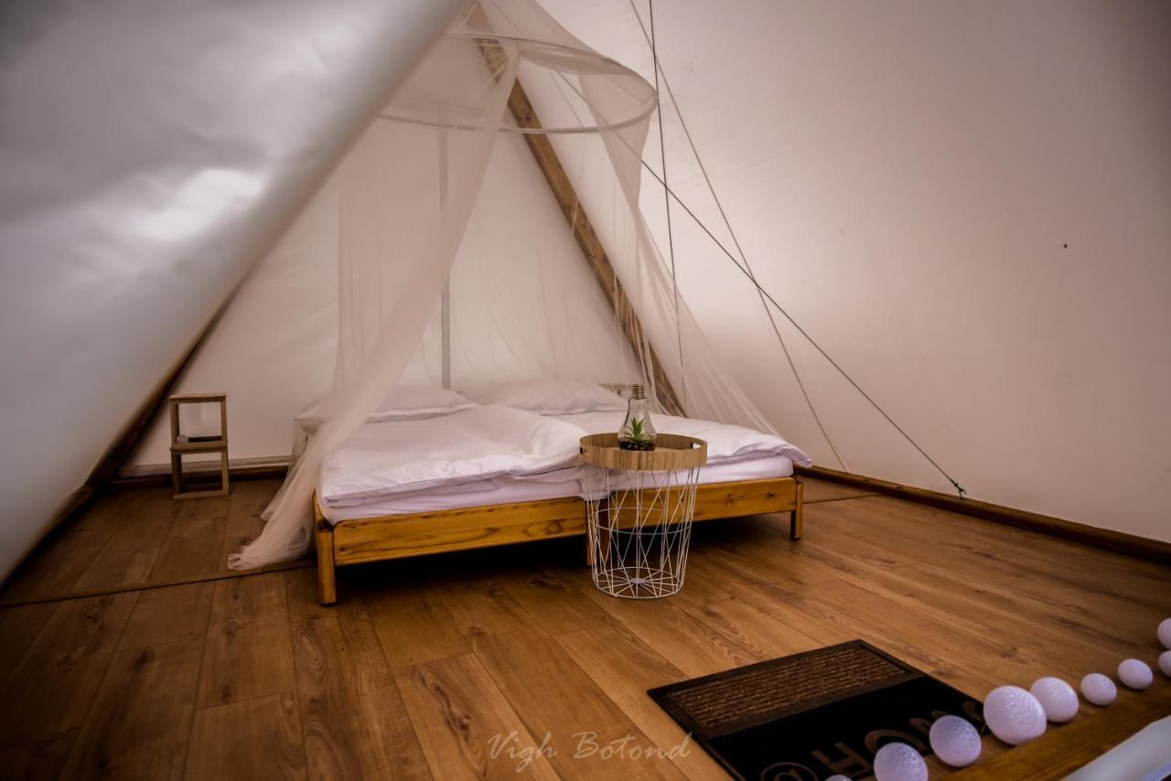 Lupa Tent Budakalasz Luaran gambar